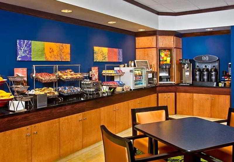 Fairfield Inn & Suites Lake City Restoran fotoğraf